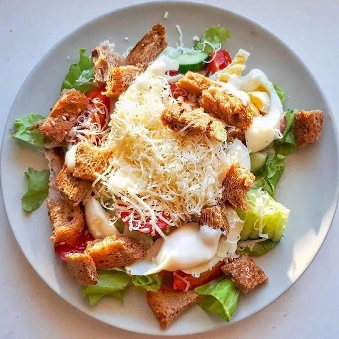 Копченая курица пп. Бедро цыпленка копченое. Куриная грудка копчёная 1кг делибери. Цезарь с индейкой. Копченая птица.