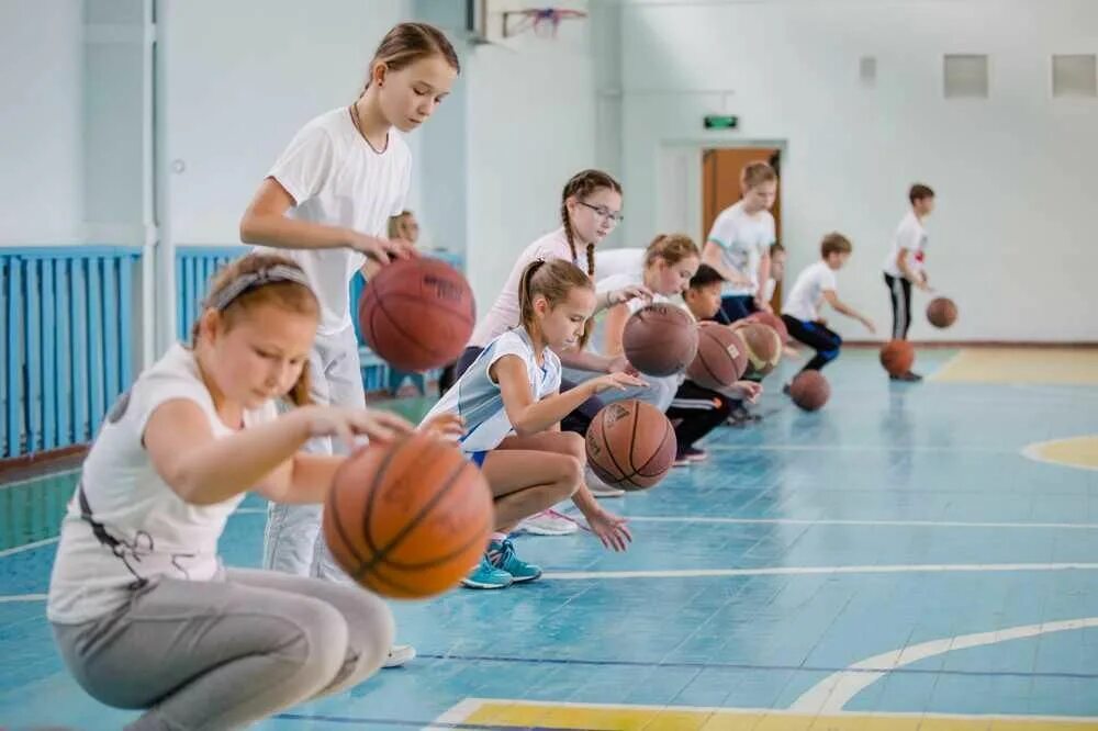 School sport facilities. Спортивные школы в турции. Сеты в физкультуре. Школьный спорт. Школьники на физкультуре.
