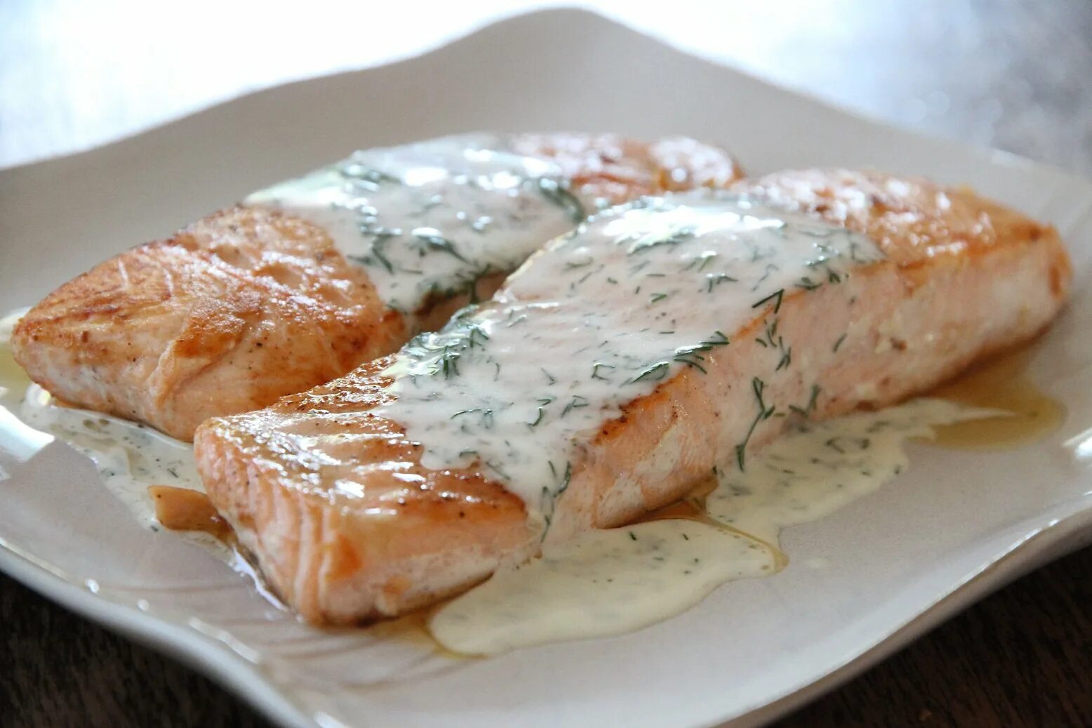 стейк форели в сметане в духовке. семга в сливочном соусе. лосось под сливочным соусом. стейк форели в сметане в духовке. стейк форели в сметане в духовке.