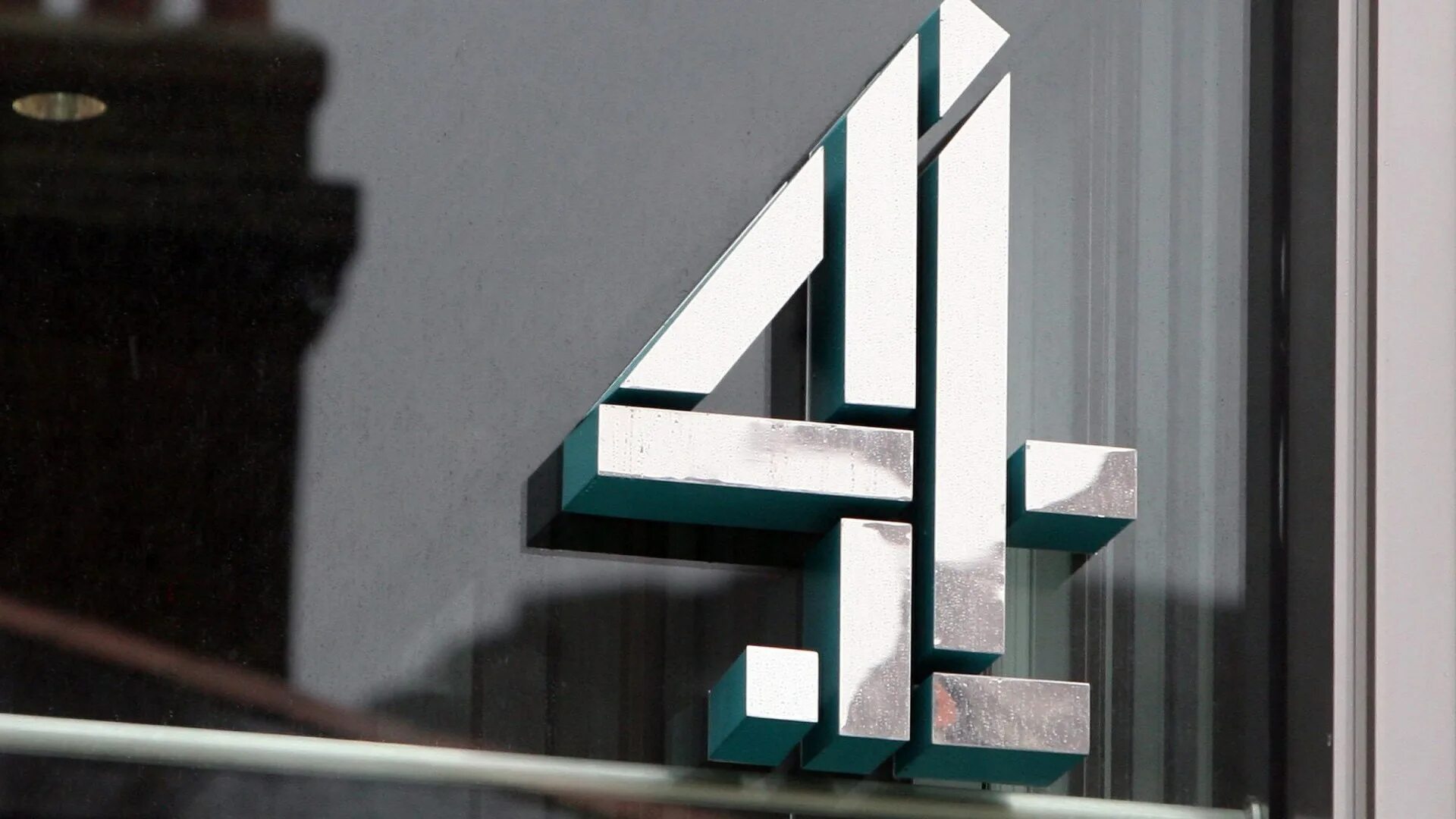 Здание ллойда. Channel 4. Channel 4 логотип. Channel 4 великобритания. Channel 4 uk.