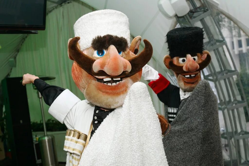 ростовые куклы на юбилей. шоу с ростовыми куклами для детей. ростовые куклы. ростовые куклы на корпоратив. ростовая кукла свинка.