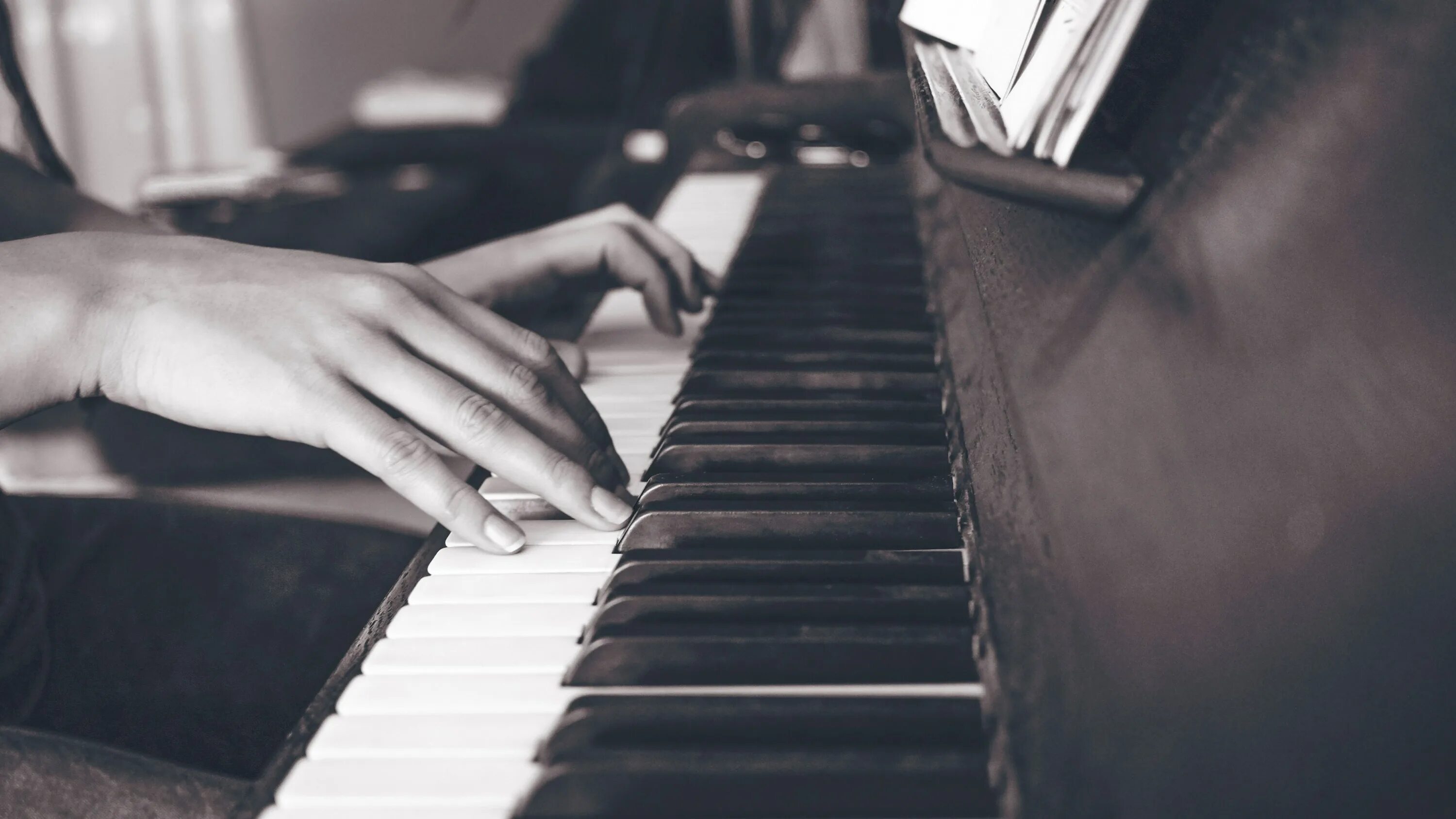 Look she playing the piano