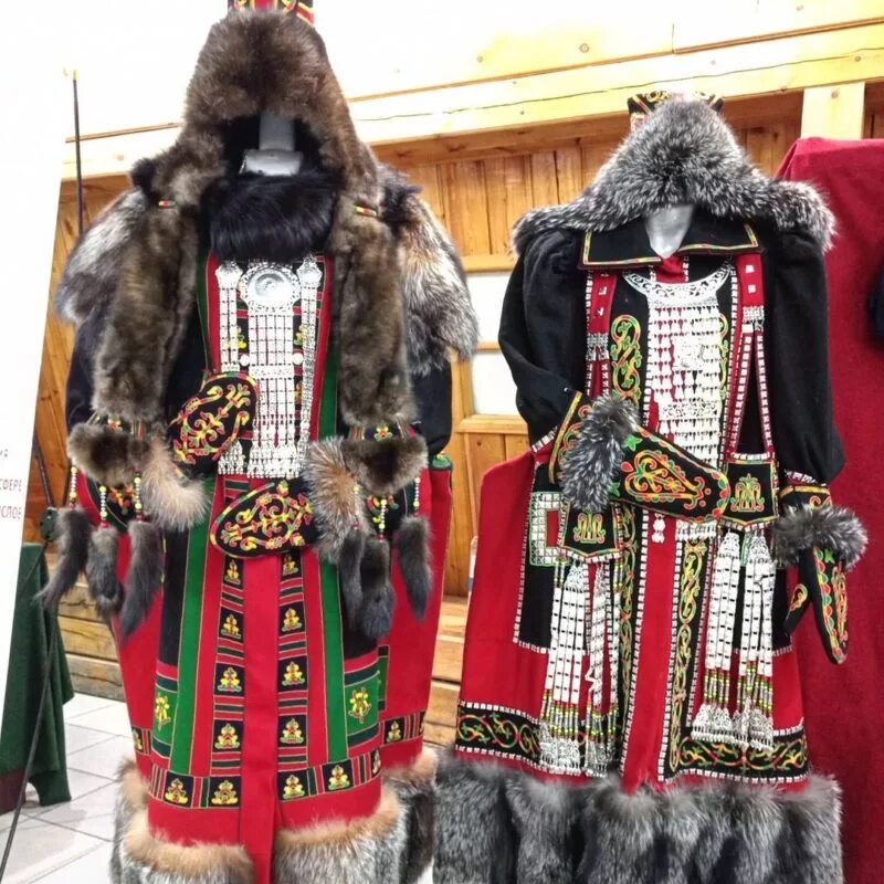 Искусство якутии. Якутская одежда для мужчин зимняя. Народные промыслы Якутии. Якутская Национальная одежда. Якутская Национальная одежда для детей.