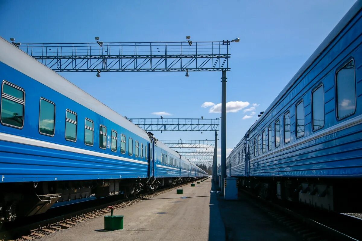 Гродно могилев поезд. Поезд в Минск БЧ что это. Поезд БЧ Москва Минск. Пассажирский вагон БЧ белый Аист Минск-Киев. Поезд Беларусь Москва.