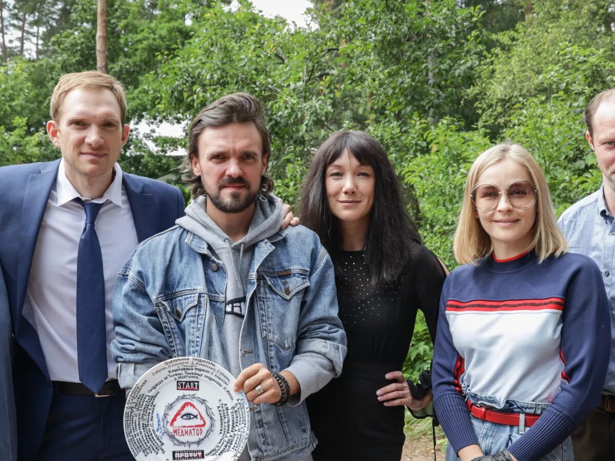 Медиатор сериал 2021. Юлия пересильд горячие. Андрей бурковский сериал медиатор. Фильм медиатор 2021. Медиатор сериал 2021.