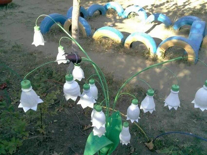 Как сделать из пластиковых бутылок белых. Изделия из пластиковых бутылок для сада. пластиковые бутылки для сада. пластиковые цветы для сада. цветы из пластиковых бутылок для сада.