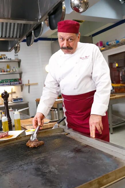 Кухня сериал виктор петрович. Как выглядит шеф из кухни. Виктор петрович баринов кухня. Шеф повар клод моне. Виктор петрович баринов кухня.