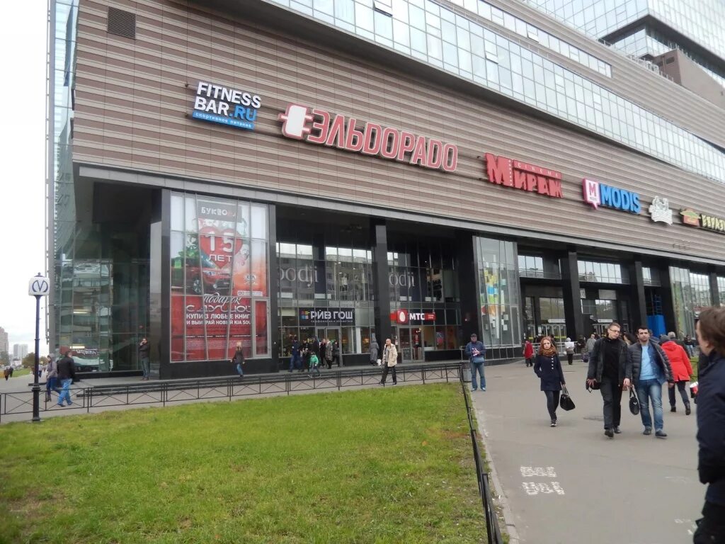 Метро международная магазины