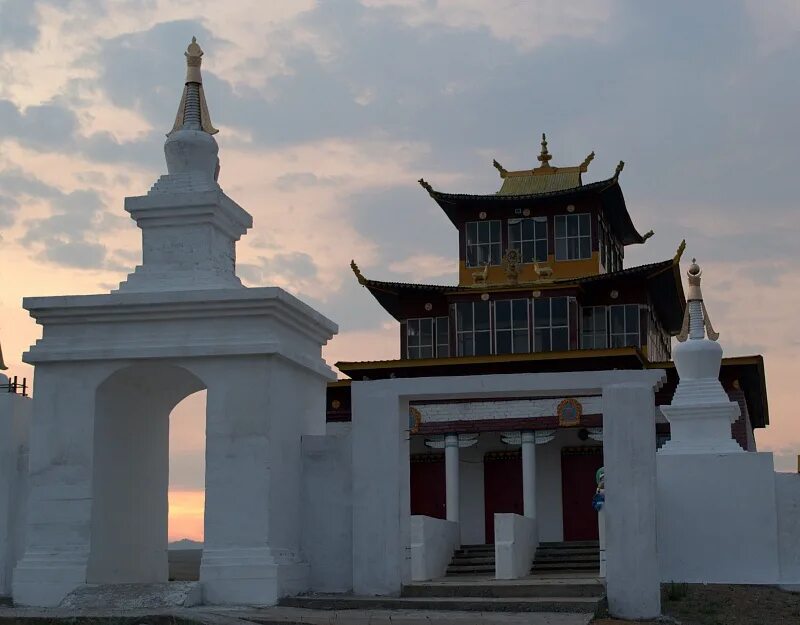 буддийский монастырь университет у бурят. иволгинский дацан бурятия. храм дворец итигэлова это. буддийский монастырь университет у бурят. буддийский монастырь университет у бурят.