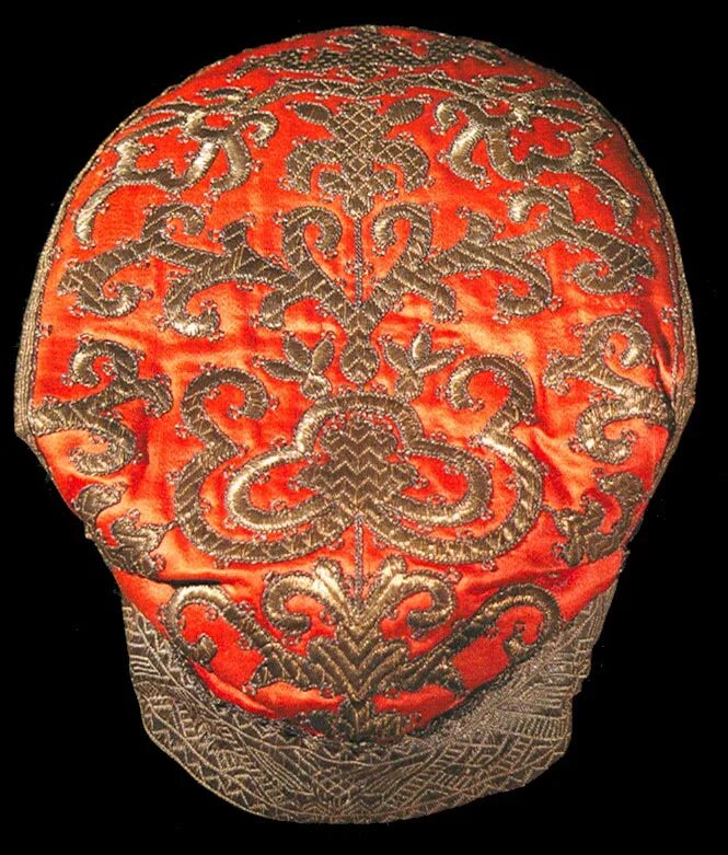 двурогая кика головной убор. двурогая кика головной убор. головные уборы древней руси кичка. повойник это в древней руси. головной 4 буквы.