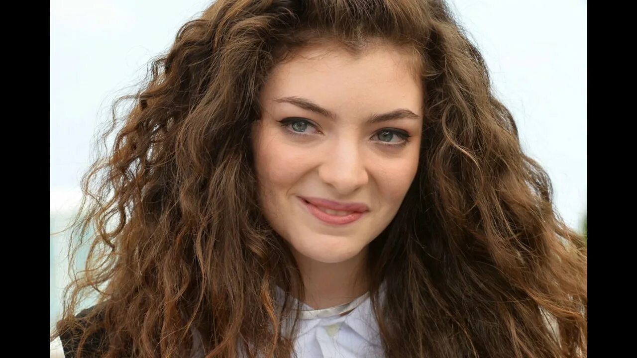 Lorde текст. Lorde 2025. лорди певица. lorde исполнительница. lorde певица 2025.