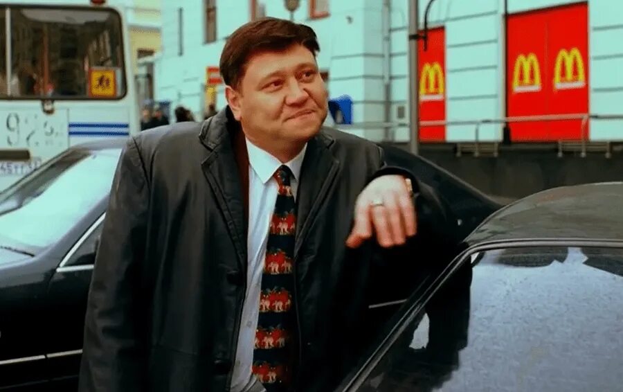 Юрий степанов в фильме жмурки. Юрий степанов кабан. Жмурки степан. Юрий степанов жмурки гиф. Юрий степанов кабан.