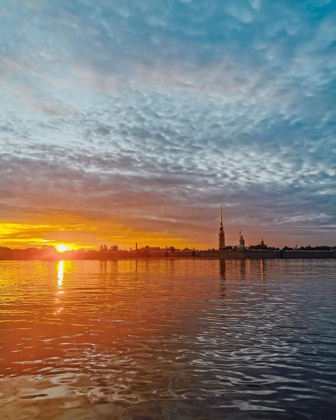 Над невой. Питер Нева утро. Закат над Невой. Закат над Невой Санкт Петербург. Рассвет над Невой.