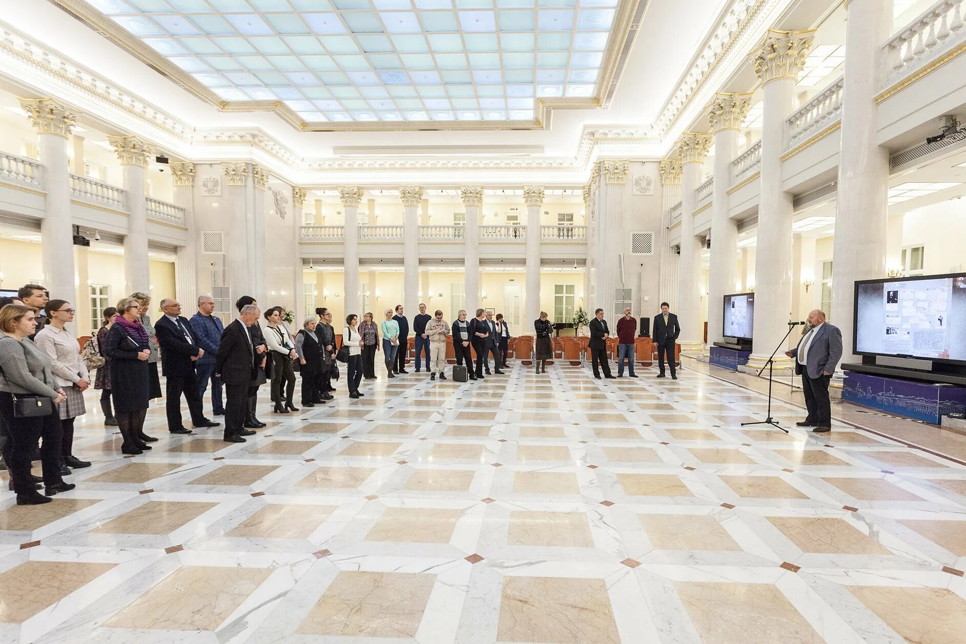 Президентская библиотека б ельцина. Президентская библиотека Санкт-Петербург. Библиотека Ельцина СПБ. Президентская библиотека Ельцина. Библиотека Ельцина колонный зал.