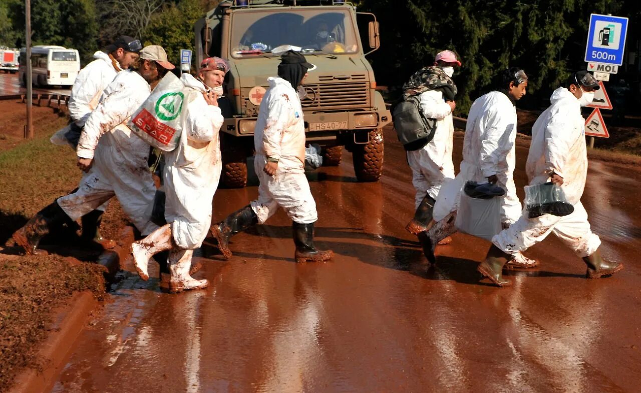 6 октября 2010. Катастрофа в Венгрии 2010. Авария на алюминиевом заводе в Венгрии 4 октября 2010 года. Экологическая катастрофа в Венгрии 2010 г.