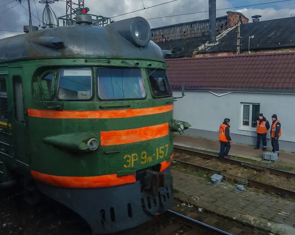 Поезд ртищево петербург. Эр9п-68. Эр9 мотриса. Эр 9т 025. Эр9 189.