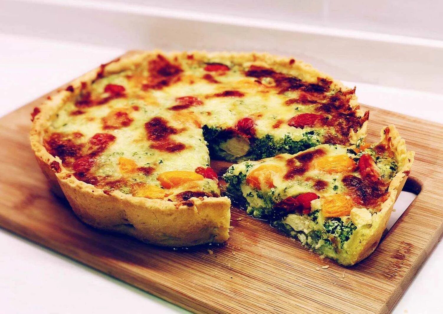 КИШ Лорен. КИШ Лорен (Quiche Lorraine). Французский пирог КИШ. КИШ Лорен с курицей и шпинатом. Легкий киш