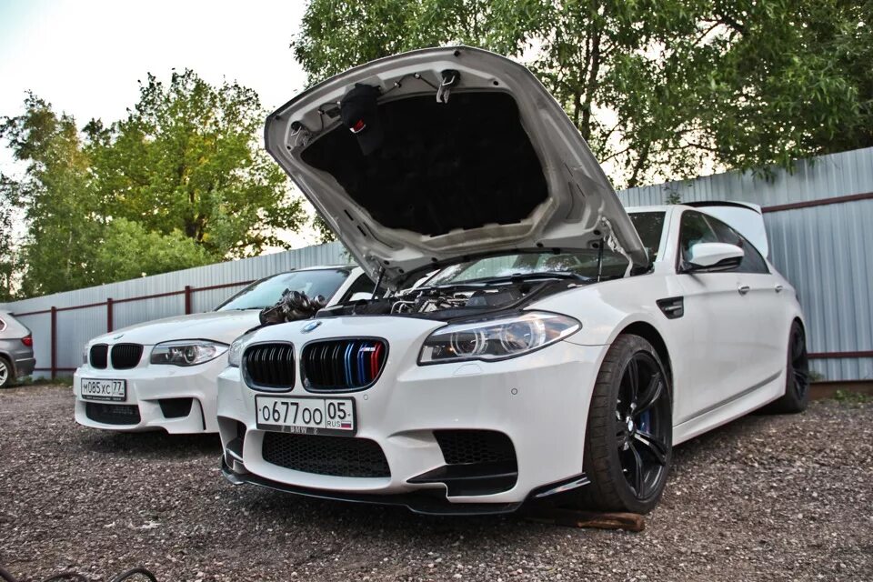 Фото м5 венгалби. BMW m5 f10. BMW m5 f10 Tuning. BMW m5 f10 White Tuning. БМВ м5 белая.