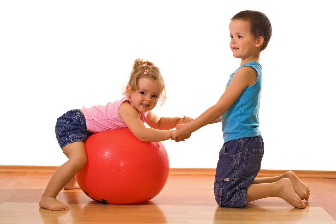 Зарядка для 4 5 лет. Детский фитнес. Фитбол для детей. Фитнес с малышом. Физкультура для малышей.