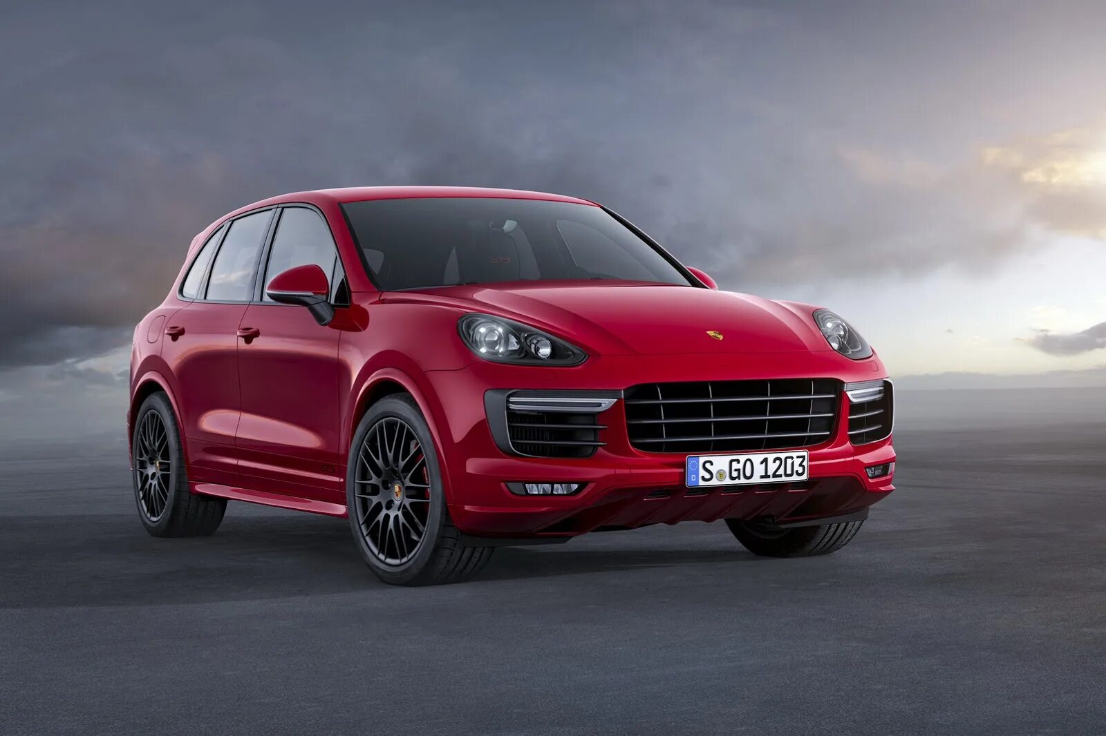 Купить кайен новый. Porsche Cayenne GTS 2015. Порше Кайен 2015. Порше Кайен турбо красный. Порше Кайен GTS 2015.