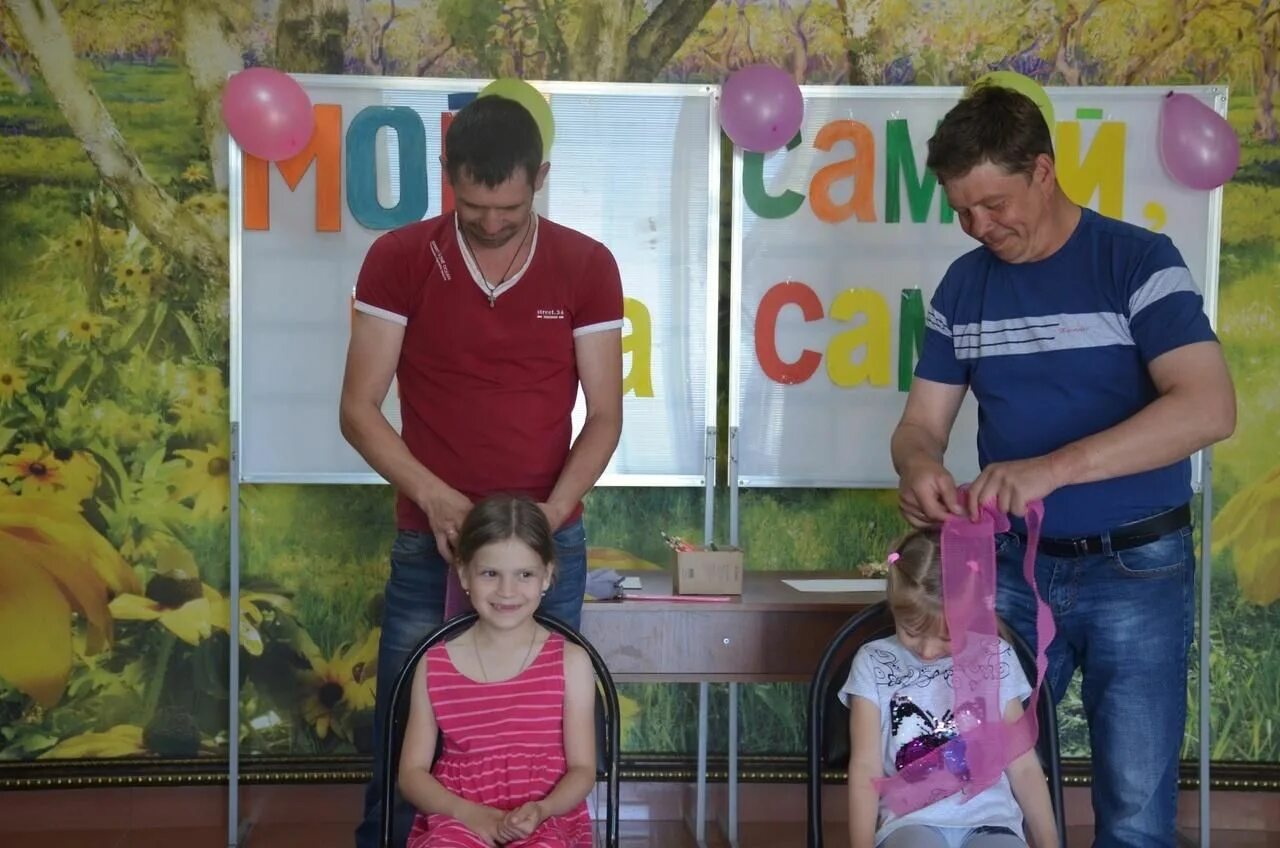 Отметила игровой. Центр праздника семья. Спортивные развлечения дошкольников. Игровая программа папа может прокультура. Развлекательная игровая программа афиша.