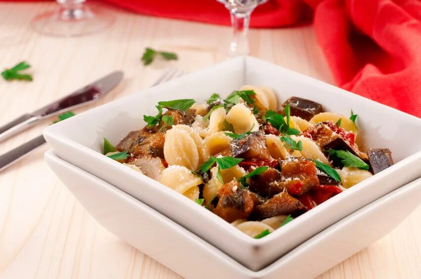 фетучини с цукини. паста alla norma. спагетти с овощами. макароны с баклажанами. спагетти с баклажанами.