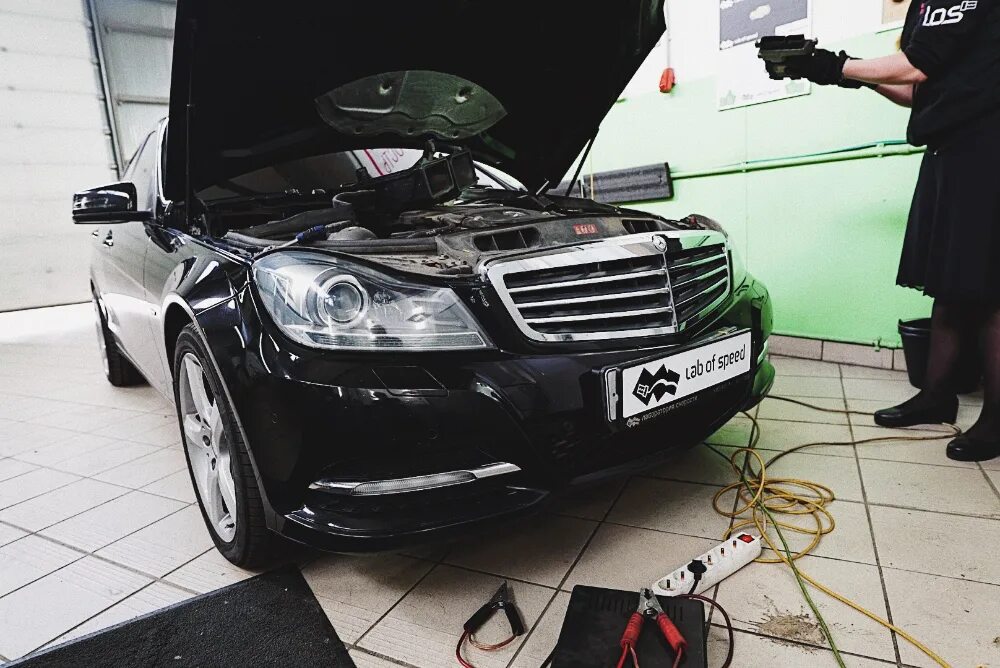 Чип тюнинг сургут. W204 rest. МБ 204 рест. Sim271de 2.0 Mercedes Benz. W204 рест капот.