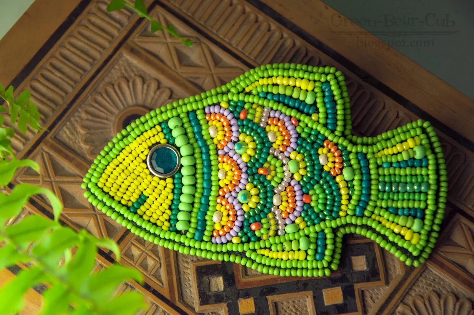 Брошь из бисера рыбка. Рыба из бисера. Рыба из бисера. Брошь из бисера рыбка. Брошь рыба.