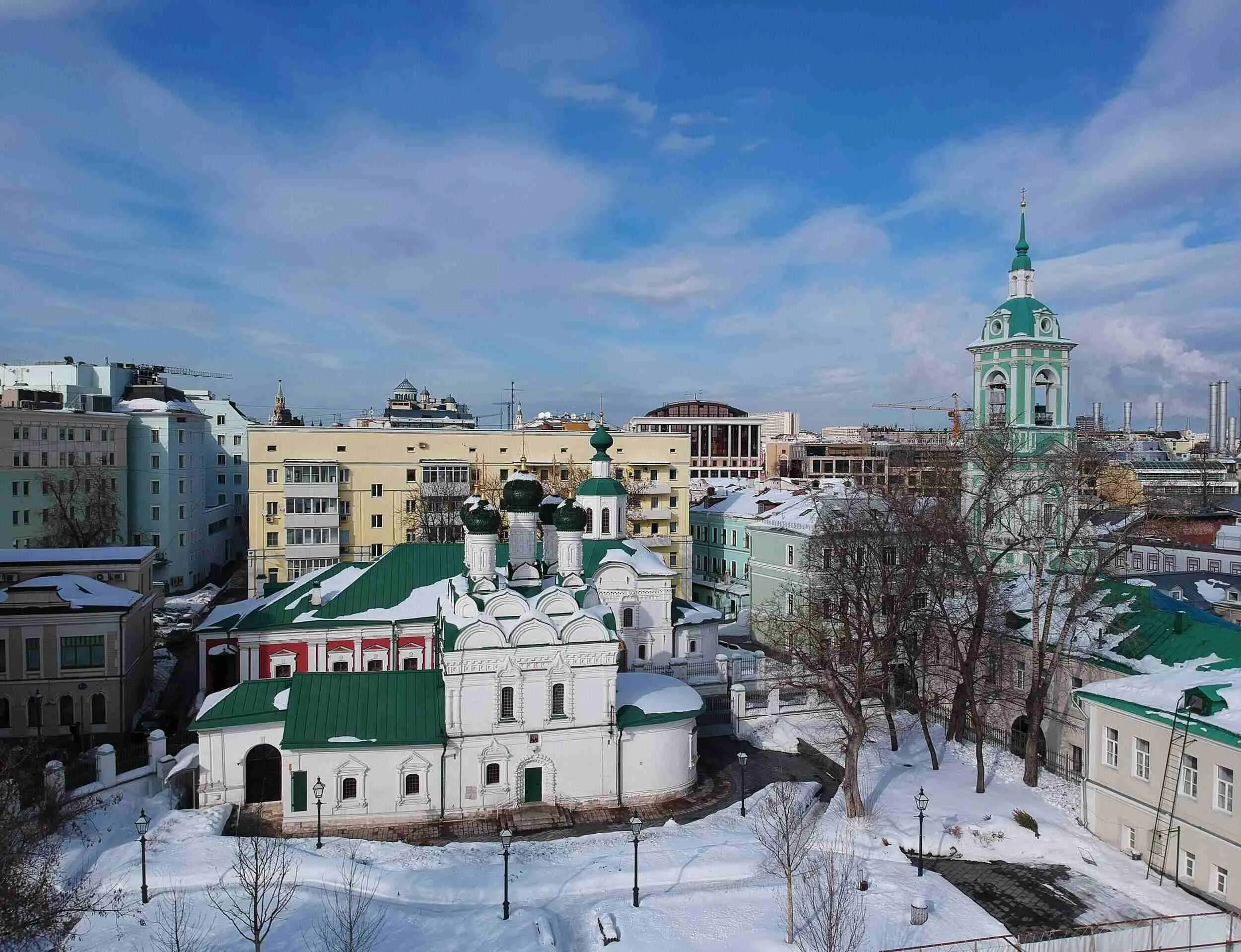 Колокольня черниговского подворья. Патриаршее подворье в черниговском переулке. Черниговское патриаршее подворье. Черниговское подворье в москве. Храм черниговских чудотворцев в замоскворечье.