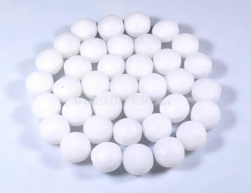 Шарик белого цвета. Шары на белом фоне. Шарик пенопластовый. Страйкбольные шары. Шарики на белом фоне.