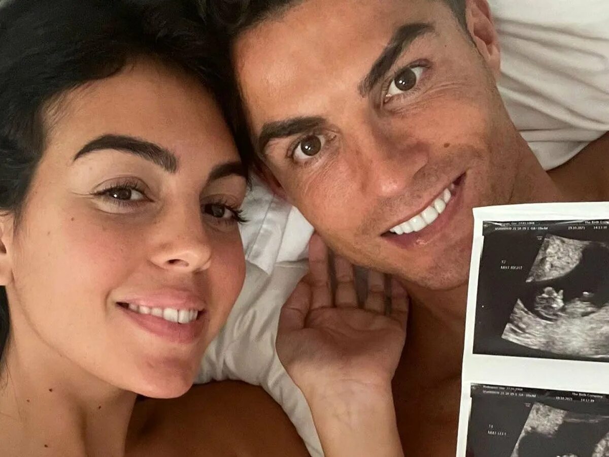 Роналдо с семьей. Жена криштиану роналду джорджина. Ребенок роналду умерший. Криштиану роналду семья. Роналду и джорджина потеряли.