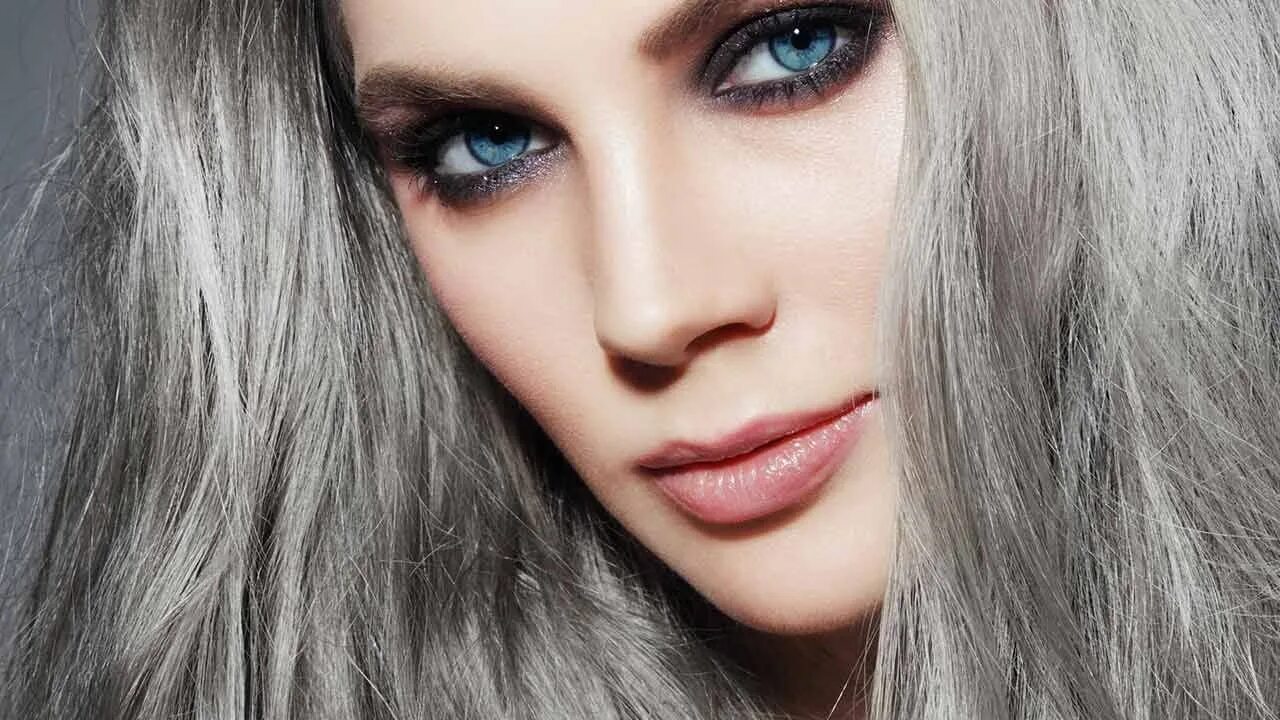 Пепельные волосы как добиться. Пепельный миллиривинь. Loreal Feria smokey Silver. Пепельный цвет волос.