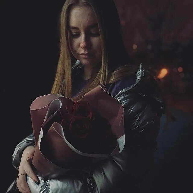 модная музыка текст. текст песни модная музыка. Maybxe модная музыка. пианист и девушка. она меня околдовала ремикс.