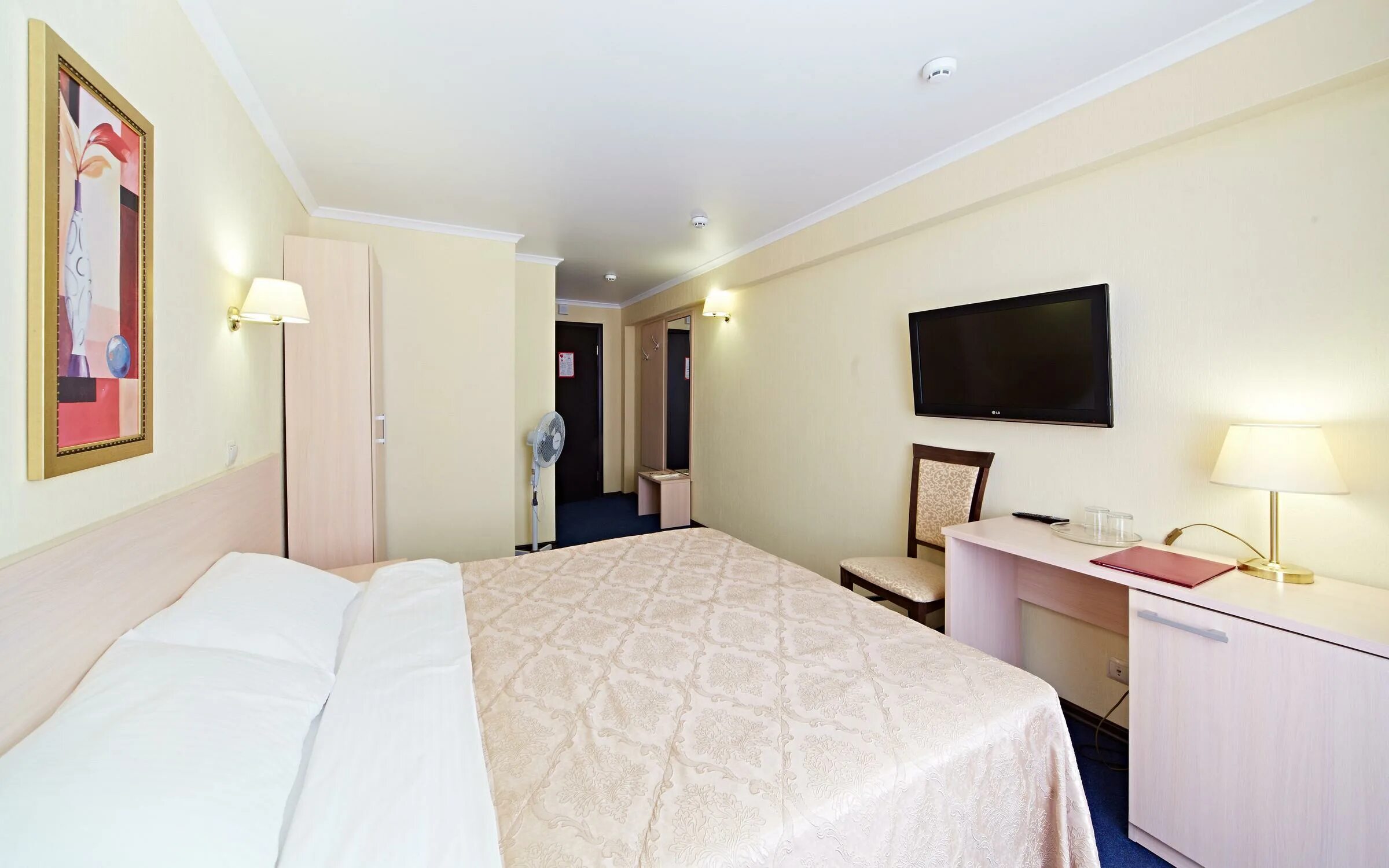 Турист ул. Гостиница турист тюмень. Централь (гостиница). Тимашевск гостиница турист одноместные номера. Гостиница турист брянск комнаты.