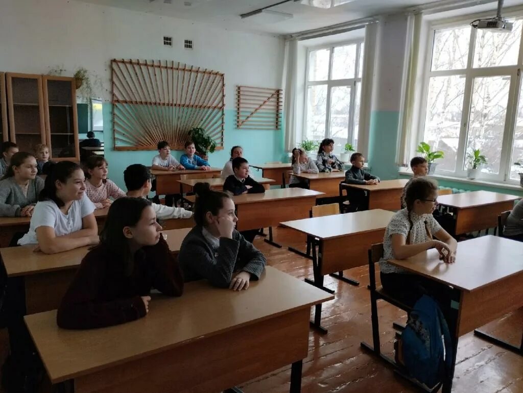 В школе 800 учеников из них 33. Школа 800 внутри. Школа Воскресенское 2004 год. Школа 800 Нижний Новгород. Школа 800 фото.
