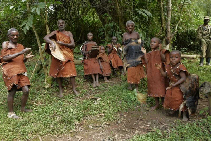 Демократическая республика конго национальный костюм. Кананга конго. Конго браззавиль люди. Конго браззавиль. Республика конго люди.