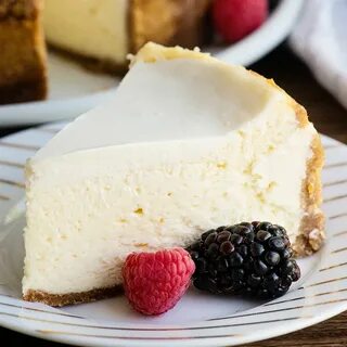 Creamy Cheesecake Recipe - Ashlee Marie - real fun with real food Домашний Чизк...