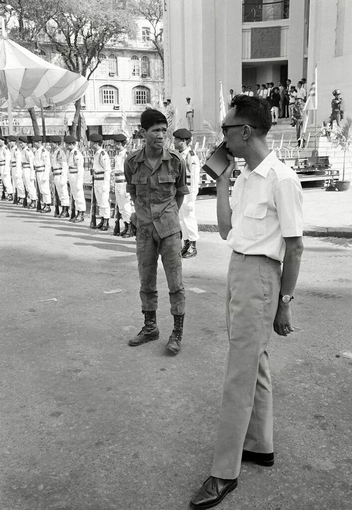 Расстрел партизана нгуен нгок. Расстрел в сайгоне, 1968. Вьетнамский генерал нгуен нгок лоан. Вьетнамский генерал нгуен нгок лоан. Нгуен нгок лоан расстрел партизана.