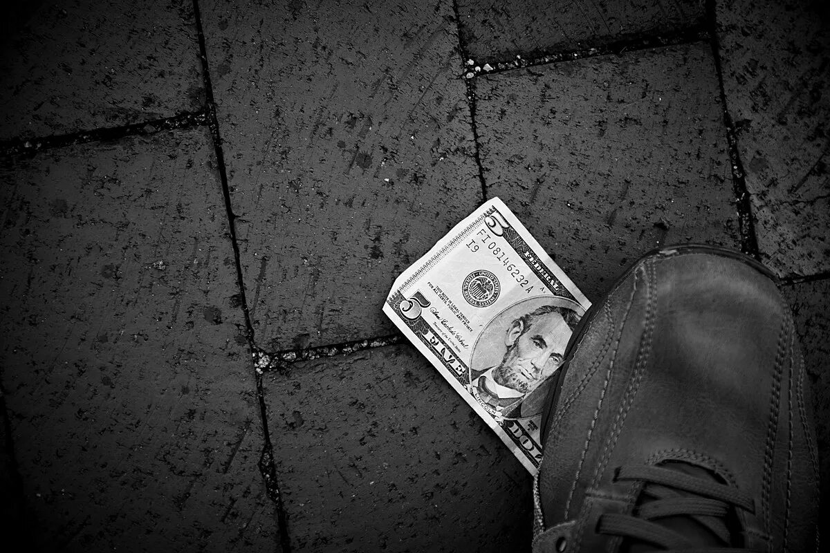 Наступил на деньги. Found money. Finding money. Found money on the Street.