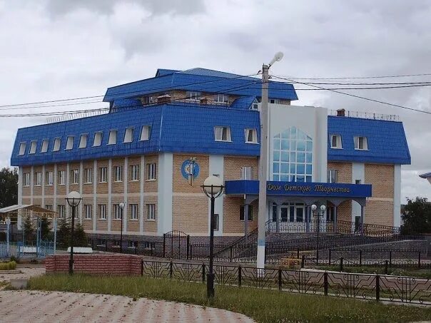 Ледовый дворец мензелинск. Сайт мензелинска. Собор мензелинск. Никольский кафедральный храм город мензелинск. Мензелинск церковь никольская.