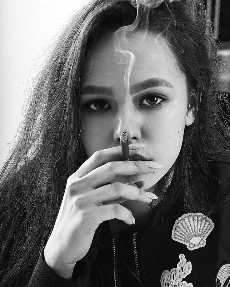Cs2 insta smokes. Инстасамка. instasamka певица. инстасамка чб.