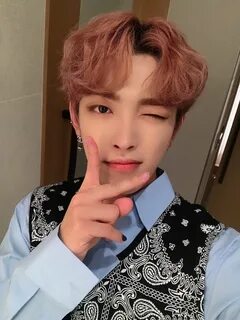 Hongjoong selca