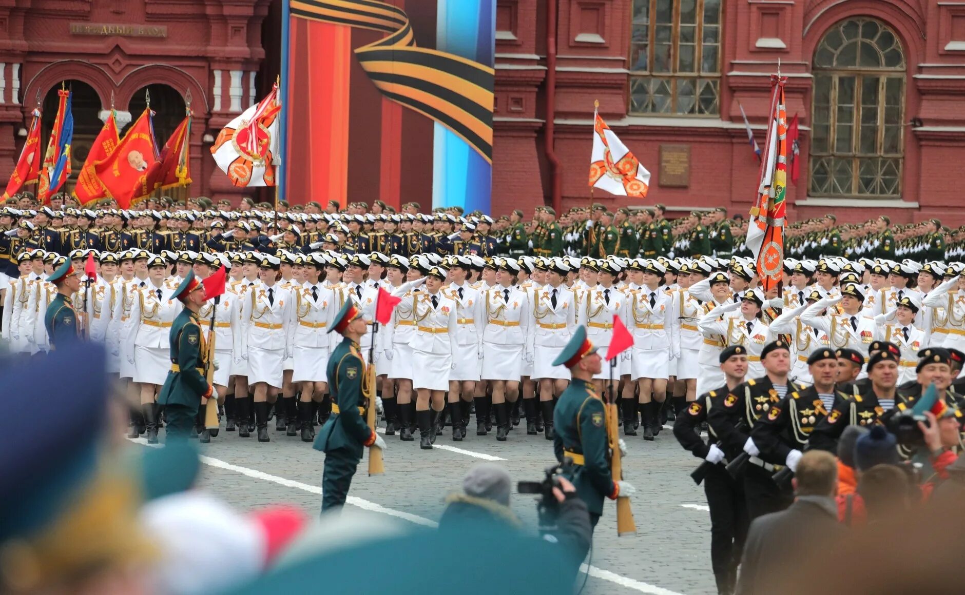 Парад победы в великой отечественной. Парад на красной площади 9 мая 2000 года. Парады Победы в ВОВ на красной площади. Парад Победы на красной площади 20. Фотографии парада.