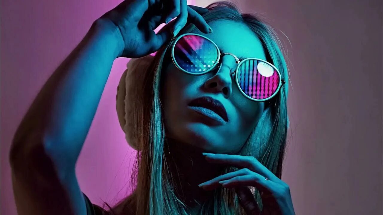Best music youtube. We the best music. Вечеринка в стиле rnb. Топ мьюзик. Музыкальные обои на рабочий стол.
