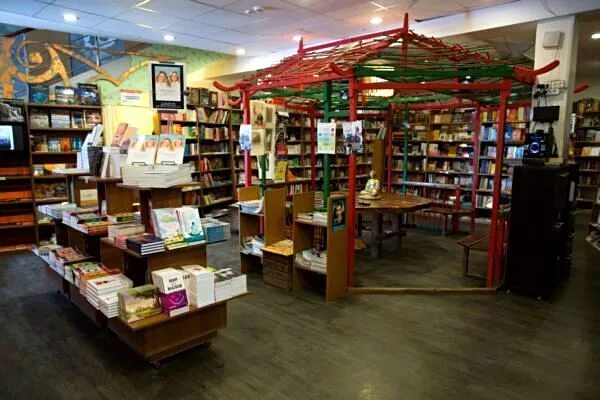 Белые облака магазин. Белые облака магазин. Белые облака магазин. Культурный центр белые облака москва. Белые облака магазин.