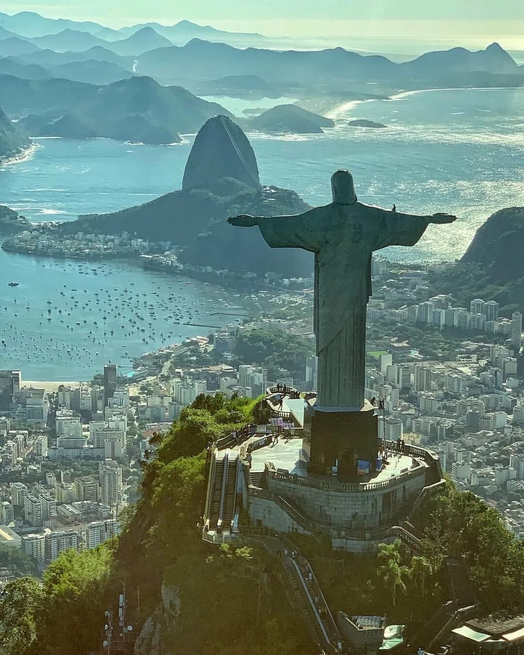 Столицы португалии рио-де-жанейро. Рио-де-жанейро (город в бразилии). Рио-де-жанейро. Рио де жанейро достопримечательности. Тур в рио де жанейро.