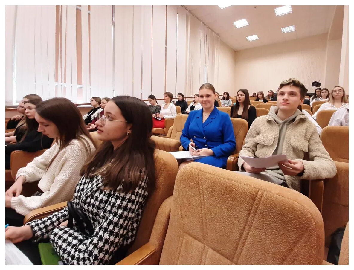 Минский финансовый экономический. Международная конференция. Международный колледж современных технологий. Конференция сейчас. Конференция обучающихся картинка.