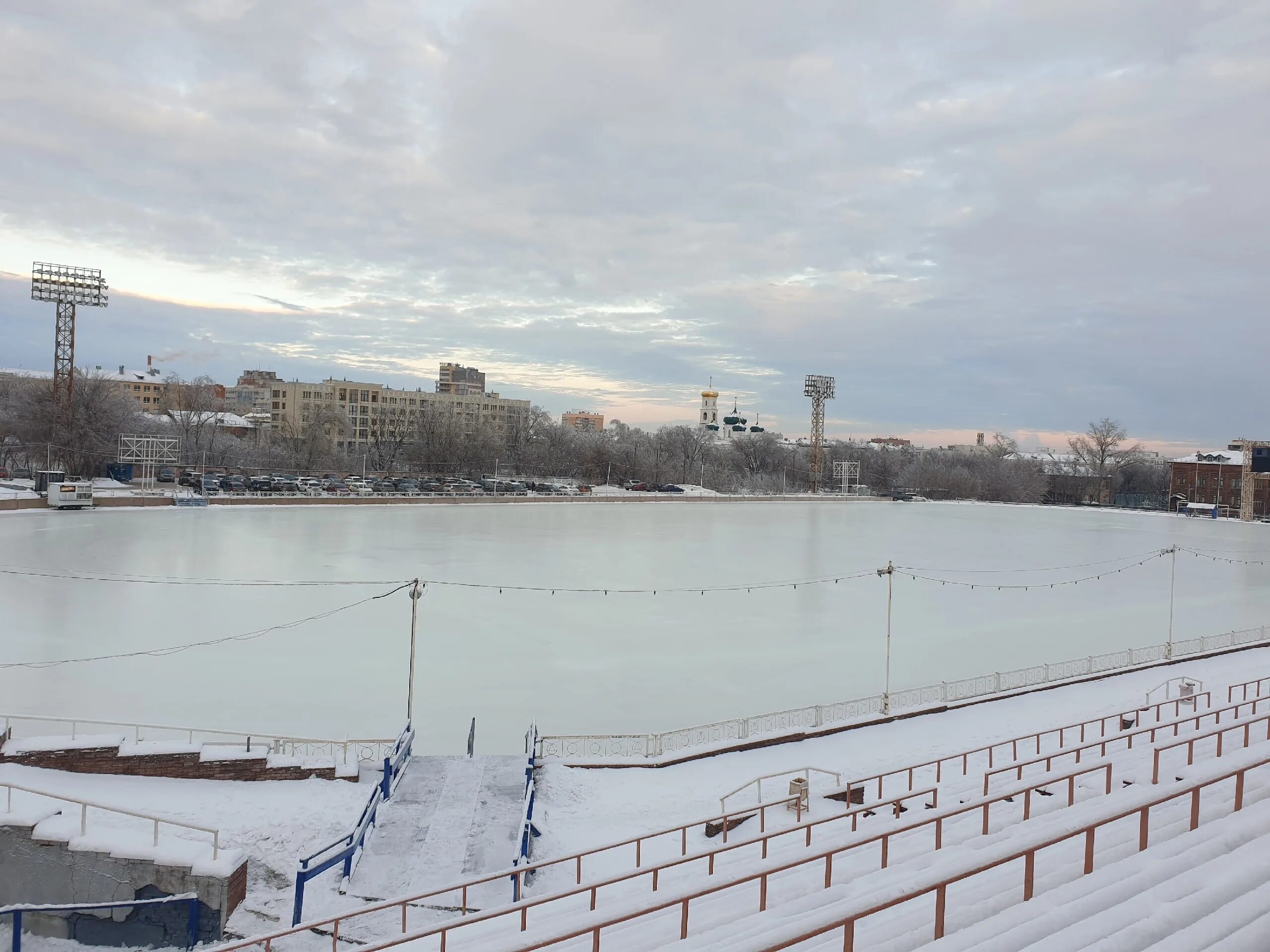 Каток парк 1 мая нижний. Стадион Динамо Нижний Новгород. Сталион "Динамо" в Нижнем Новгороде. Стадион Динамо Нижний Новгород каток. Парк Швейцария Нижний каток.