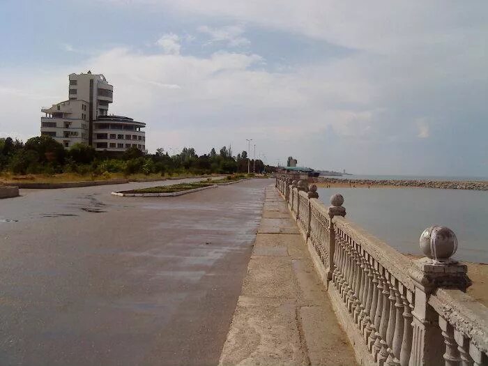 Каспийск море набережная. Дербент бриз набережная море. Каспийск набережная. Дагестан дербент набережная. Городская набережная в каспийске.