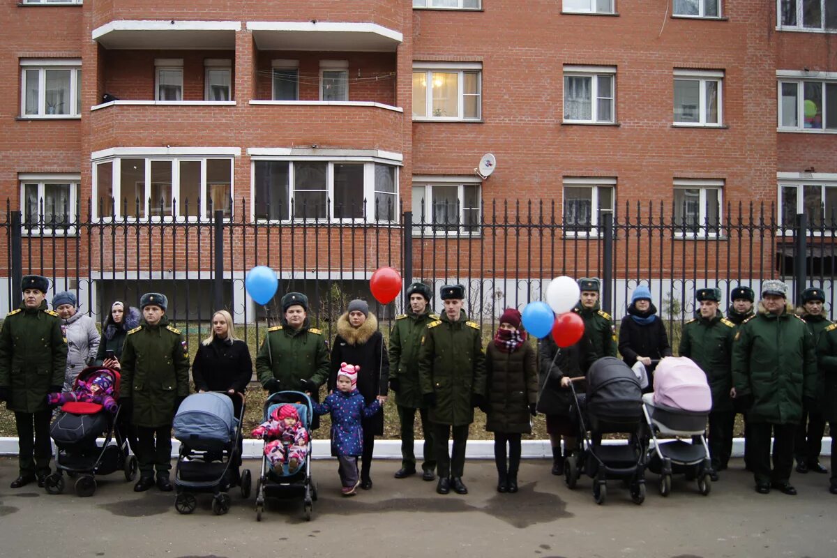 Семей военный часть. Краснознаменск общежитие для военных. Служебные квартиры для военнослужащих. Военное семейное общежитие. Общежитие для курсантов Костромской военной Академии.